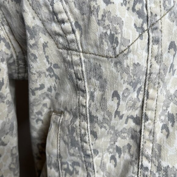 Free People Grey Cream Camo Denim Jean Jacket Fitted Cropped Size Small - Picture 8 of 8
